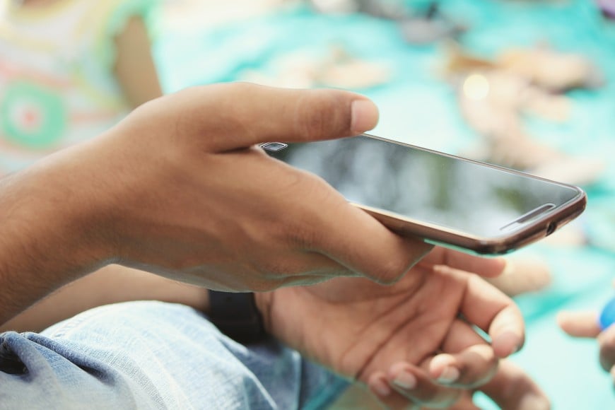 El proyecto busca reforzar los controles sobre celulares de origen ilícito.