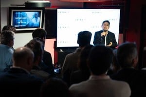 Letra P inauguró un Media Hub en Buenos Aires y lanzó Letra E