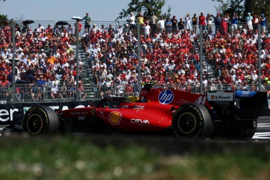 Formula One F1 - Italian Grand Prix - Autodromo Nazionale Monza, Monza, Italy - September 6, 2026
Ferrari's Lewis Hamilton in action during the race REUTERS/Guglielmo Mangiapane