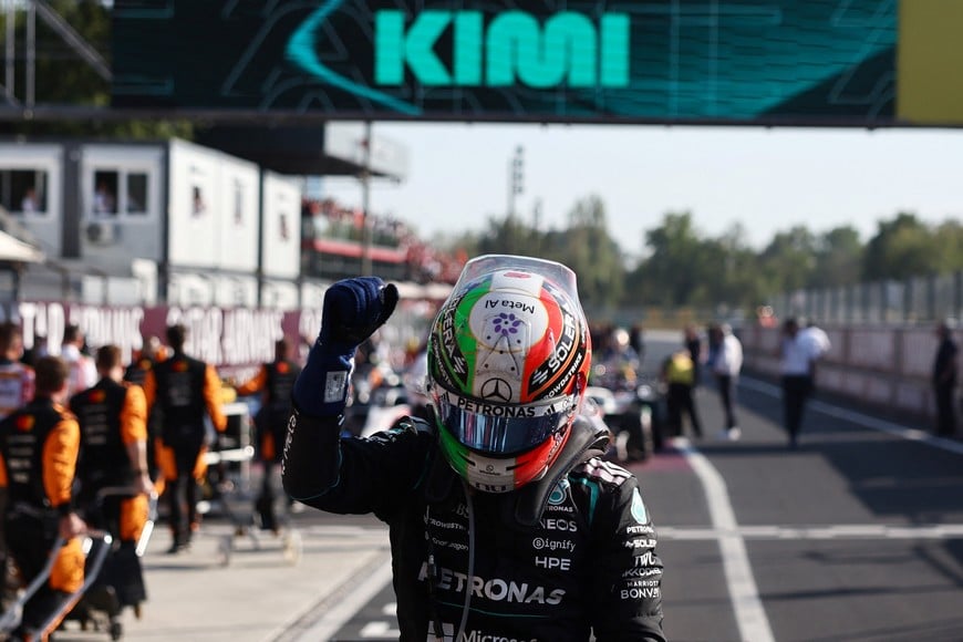 Formula One F1 - Italian Grand Prix - Autodromo Nazionale Monza, Monza, Italy - September 6, 2026
Mercedes' Andrea Kimi Antonelli celebrates after winning the race, becoming the first Italian driver to win the Grand Prix in 60 years. REUTERS/Jakub Porzycki