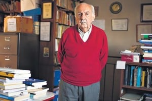 Galaso fue autor de numerosas antologías, ensayos e investigaciones.