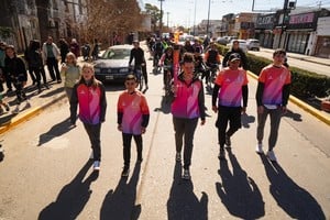 Seis deportistas locales llevaron el Fuego Suramericano por la ciudad.