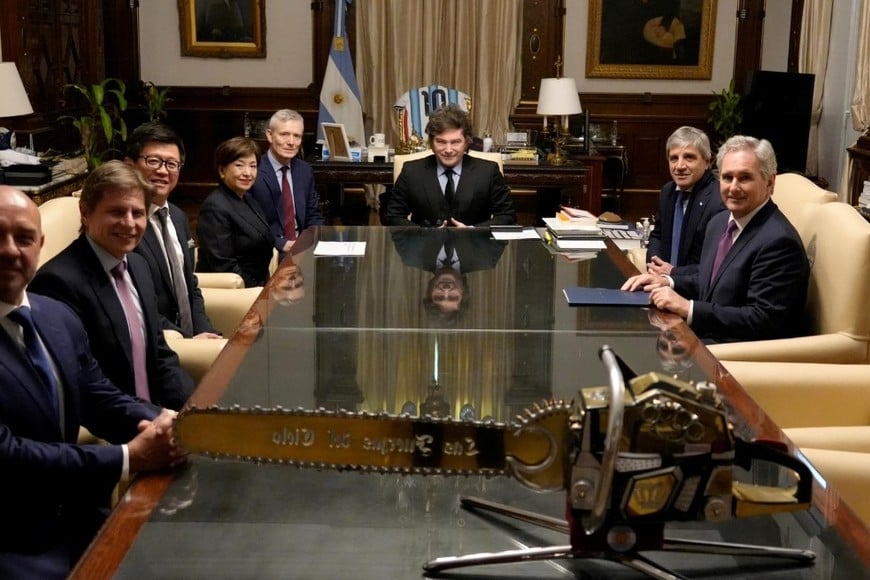 El Presidente Javier Milei se reunió en Casa Rosada con autoridades de DayOne Data, compañía líder en el desarrollo y operación de infraestructura digital para inteligencia artificial y servicios de computación en la nube. Crédito: Presidencia