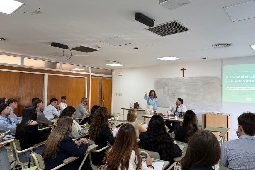 La legisladora santafesina expuso sobre la protección del humedal de Venado Tuerto.