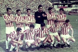 Un equipo de Unión de 1969, año en el que debutó Delbianco. De pie: Fredes, Toyé, Artucio, Garzón, Miño y Delbianco. Agachados: Silguero, Escalante, Cañete, Zuviría y Néstor Lionel Scotta. Eran, casi todos, jugadores del club.