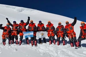 Expedición de militares argentinos a la cordillera del Himalaya. Monte Kun, India, 7.077 metros sobre el nivel del mar.