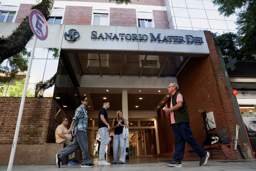 People stand outside Sanatorio Mater Dei, where AC/DC guitarist Stevie Young has been hospitalised, in Buenos Aires, Argentina, March 19, 2026. REUTERS/Francisco Loureiro