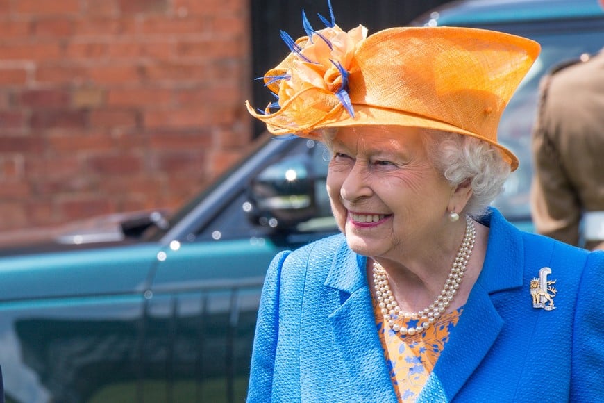 Britain's Queen Elizabeth arrives at Lower Castle Hayes Farm, Burton-on-Trent, Britain May 25, 2017. REUTERS/Richard Stonehouse/Pool inglaterra reina isabel segunda visita al centro ecuestre Eland Lodge familia real britanica
