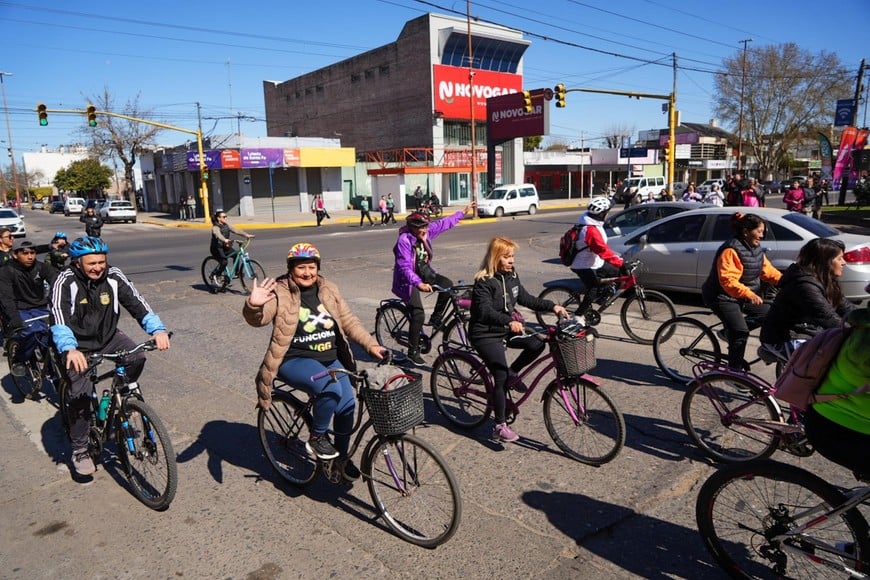 La Antorcha Suramericana recorrió las calles de Villa Gobernador Gálvez.