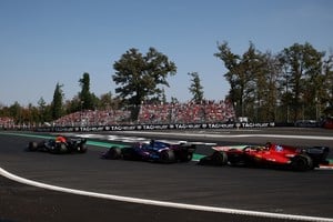 Max Verstappen, Franco Colapinto y Lewis Hamilton, protagonistas de la lucha en pista durante el Gran Premio de Italia disputado en Monza. Crédito: Reuters