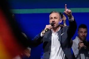 Ulrich Siegmund, principal candidato de la AfD en Sajonia-Anhalt, celebra la victoria electoral de su partido.