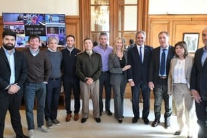 La secretaria de Presidencia encabezó la reunión.