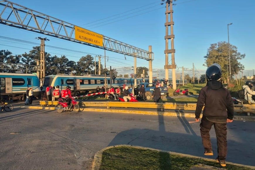 El accidente ocurrió en un paso a nivel de City Bell.