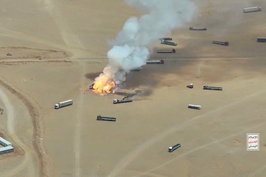 Smoke rises from a burning truck during what the Houthis say was an attack targeting trucks coming from Saudi territory, at Al-Wadiah border crossing near Al-Wadiah, on the Saudi-Yemen border, in this still image obtained from a handout video released September 7, 2026. Houthi Media Centre/Handout via REUTERS THIS IMAGE HAS BEEN SUPPLIED BY A THIRD PARTY. WATERMARK FROM SOURCE. REFILE - CORRECTING "TARGETED BY THE YEMENI ARMED FORCES" TO "WHAT THE HOUTHIS SAY WAS AN ATTACK TARGETING TRUCKS" AND "NEAR AL-WADIAH, SAUDI ARABIA" TO "NEAR AL-WADIAH, ON THE SAUDI-YEMEN BORDER".
VERIFICATION:
- Buildings and roads matched the archive and satellite imagery in the area.
- Date not verified.
- No old results were found posted online before Sept 7.