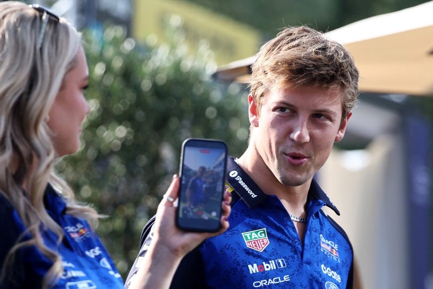 Formula One F1 - Italian Grand Prix - Autodromo Nazionale Monza, Monza, Italy - September 6, 2026
Red Bull's Liam Lawson arrives before the race REUTERS/Jakub Porzycki