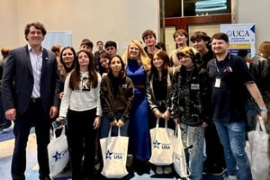 La agenda continuó el jueves con la participación del director ejecutivo de ALICANA, Luciano Estrada, en un cóctel de bienvenida realizado en el Palacio Bosch, residencia del Embajador de los Estados Unidos en Argentina.