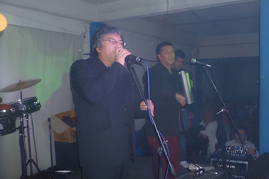 La cumbia santafesina despide a una de sus voces más emblemáticas: a los 66 años falleció Roberto Oscar Cabral, artísticamente conocido como “Pastor de los Santos”.