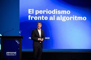 Belzunce expuso cómo los ataques sistemáticos del poder político buscan desacreditar la labor fiscalizadora de la prensa. Foto: Marcelo Manera