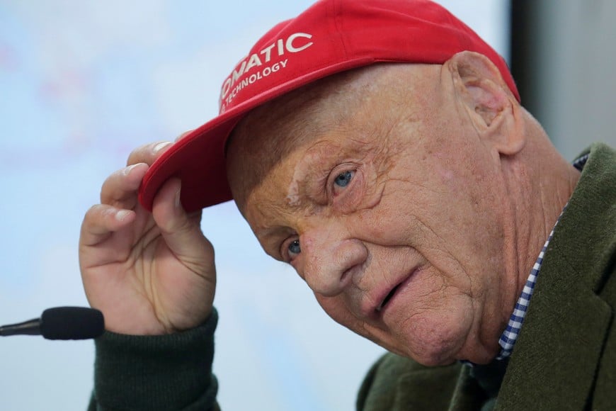 FILE PHOTO: Niki Lauda addresses a news conference presenting his new airline Laudamotion in Vienna, Austria, March 16, 2018. REUTERS/Heinz-Peter Bader/File Photo Austria Niki Lauda ex corredor de formula uno automovilismo