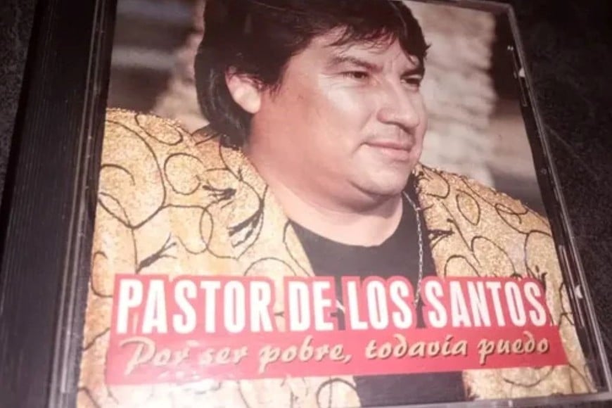La cumbia santafesina despide a una de sus voces más emblemáticas: a los 66 años falleció Roberto Oscar Cabral, artísticamente conocido como “Pastor de los Santos”.