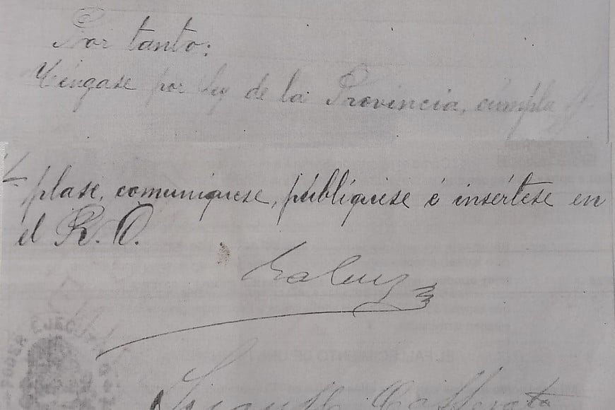 La ley por de medio de la cual fue creada la Universidad Provincial fue aprobada por la Legislatura el 15 octubre de 1889. Al día siguiente el gobernador José Gálvez promulgó el "cúmplase". Archivo Ministerio Hacienda, Leyes y Decretos, segundo semestre año 1889 (Tomo 12).
