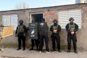 Una de las irrupciones fue realizada por el Grupo de Operaciones Especiales. Foto: El Litoral