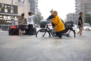 El municipio emitió órdenes de evacuación de nivel 4 debido al peligro crítico por la crecida de los cursos de agua. Kyodo/REUTERS