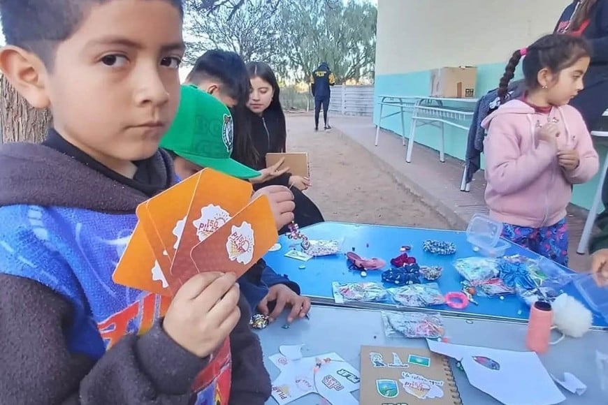 Más de 800 kilómetros de solidaridad: alumnos de Pilar visitaron una escuela rural de La Rioja