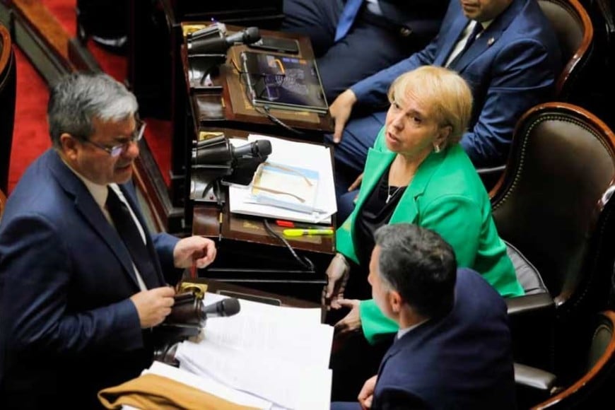 Sobre el mediodía se debatieron los temas que buscó imponer la oposición. NA