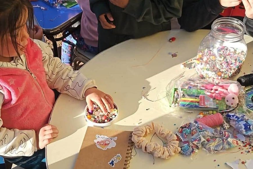 Más de 800 kilómetros de solidaridad: alumnos de Pilar visitaron una escuela rural de La Rioja
