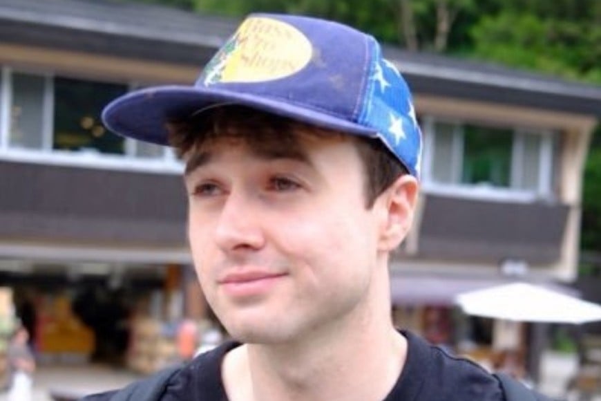 Jacob Coxon trabajó en OpenAI y Anthropic antes de advertir públicamente sobre los riesgos del desarrollo de sistemas avanzados de inteligencia artificial.