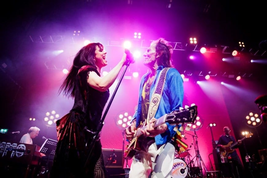 Ronnie Wood con Imelda May en concierto, en el Kentish Town Forum de Londres