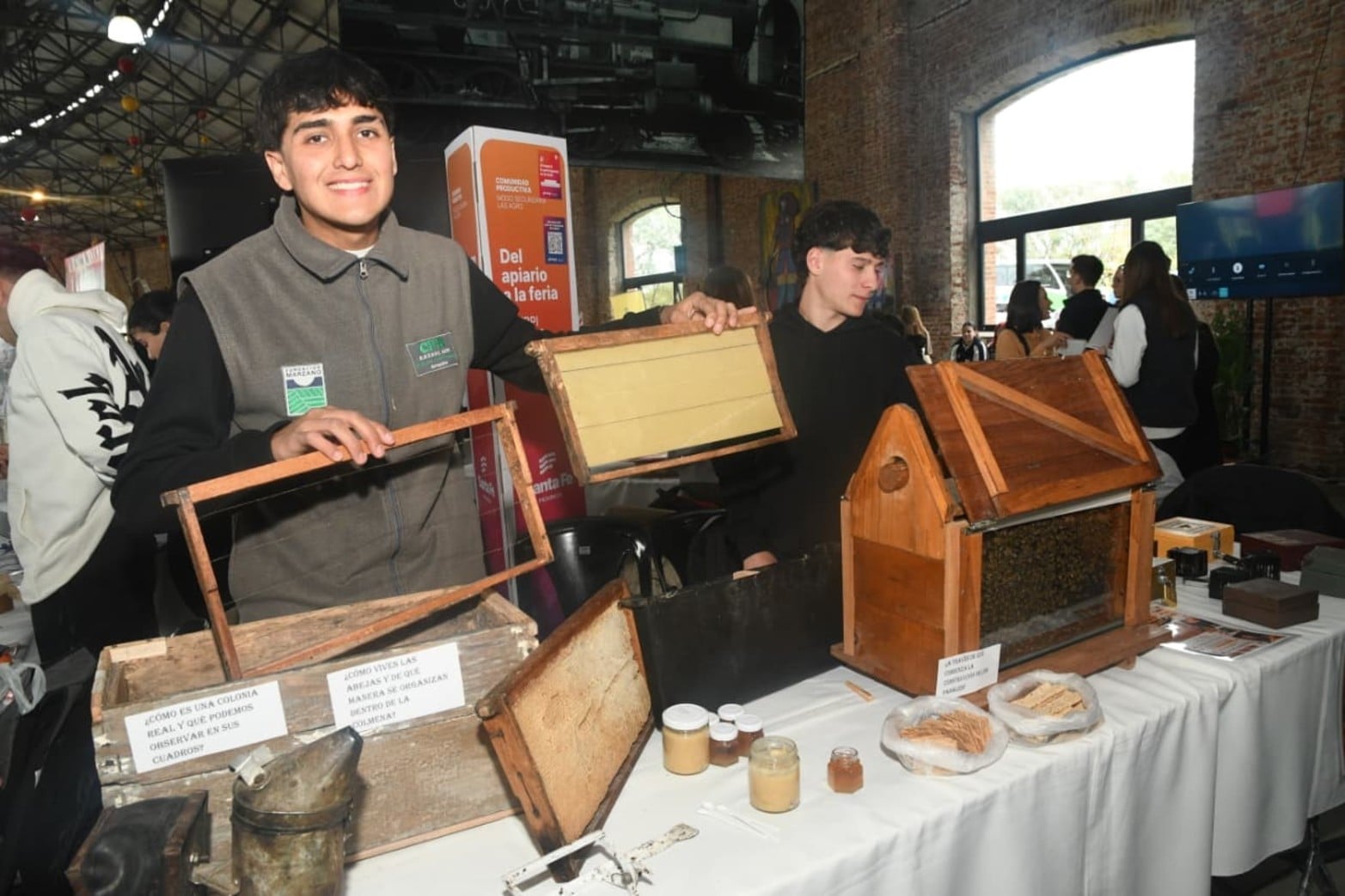 Feria Provincial de Proyectos de la Red de Comunidades de Aprendizajes este miércoles en La Redonda de la ciudad de Santa Fe.