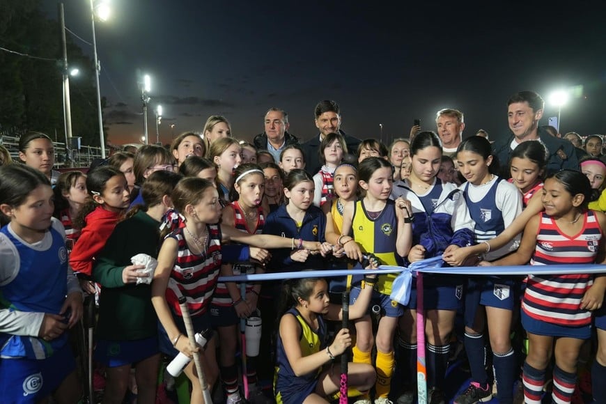 Pullaro encabezó la inauguración de las obras en el predio de la Asociación Santafesina de Hockey.