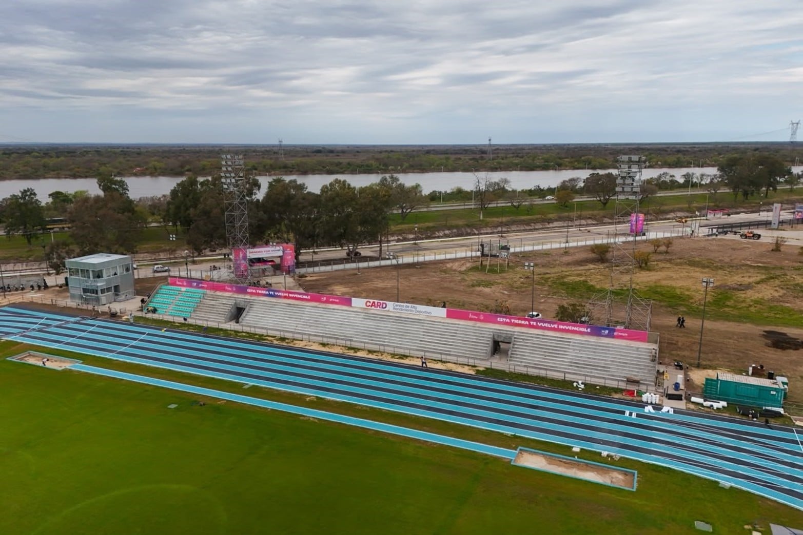 Juegos Suramericanos 2026: la nueva pista de atletismo, el Invencible Santa Fe, las canchas de hockey y la Capiplaza.