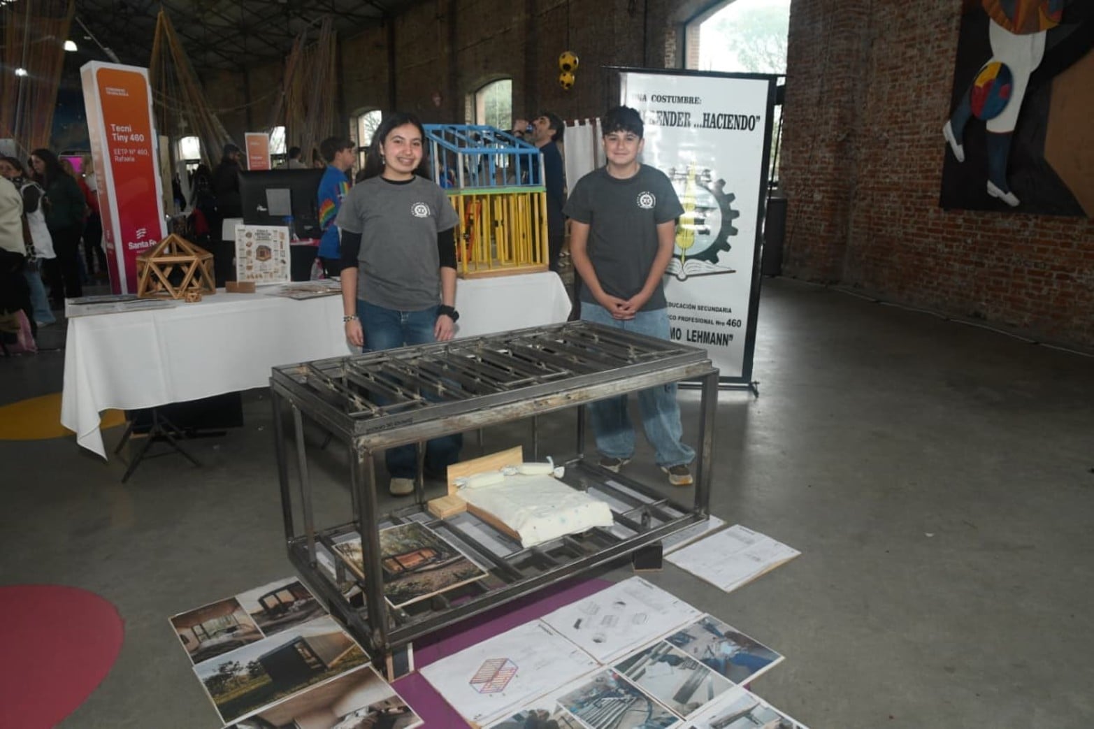 Feria Provincial de Proyectos de la Red de Comunidades de Aprendizajes este miércoles en La Redonda de la ciudad de Santa Fe.