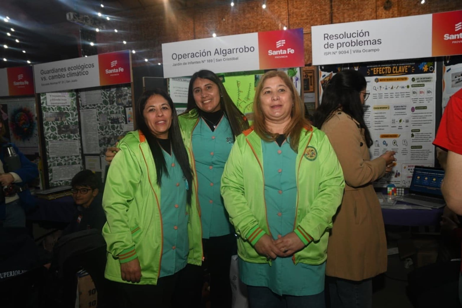 Feria Provincial de Proyectos de la Red de Comunidades de Aprendizajes este miércoles en La Redonda de la ciudad de Santa Fe.