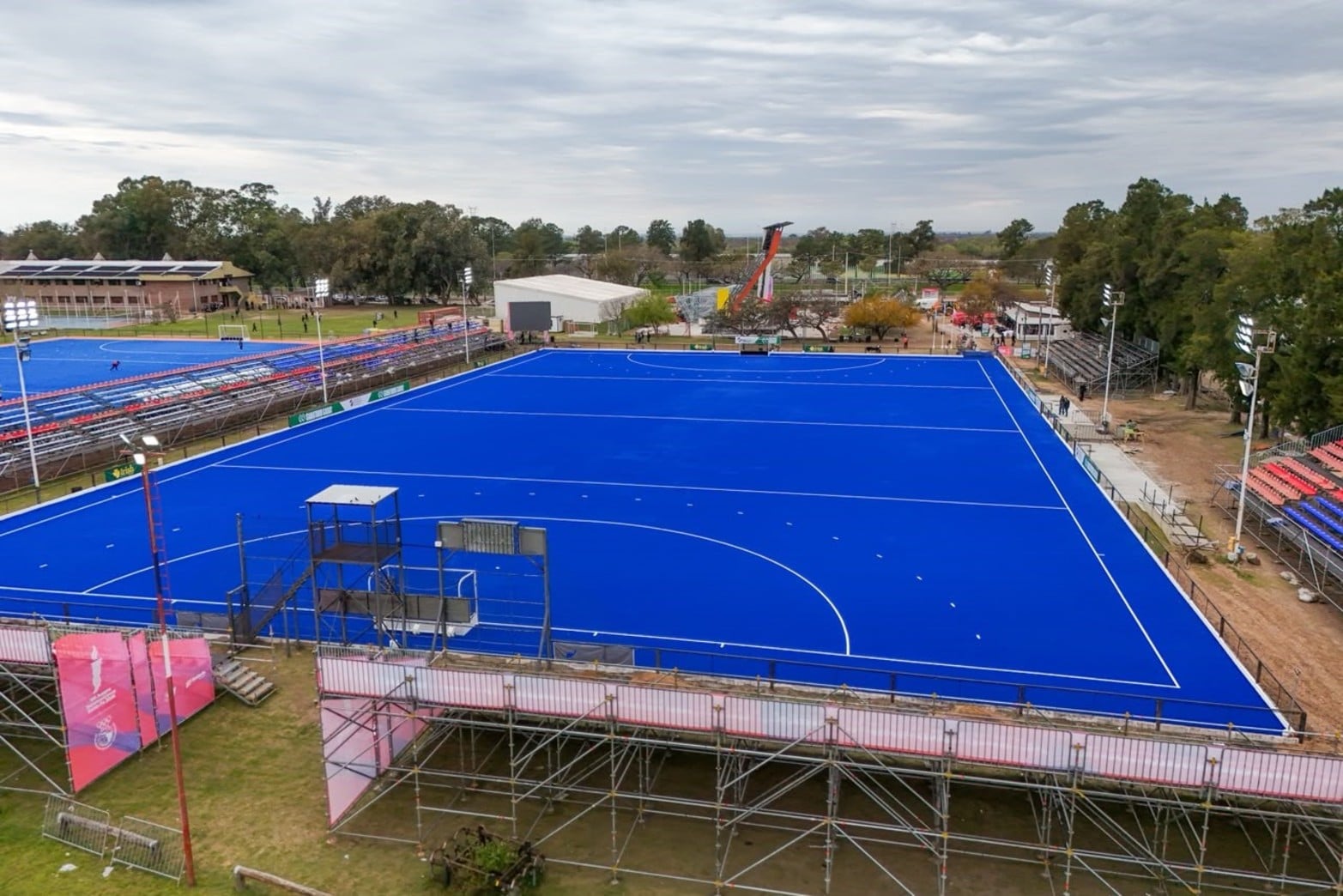 Juegos Suramericanos 2026: la nueva pista de atletismo, el Invencible Santa Fe, las canchas de hockey y la Capiplaza.