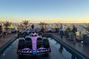 En el marco del evento de Alpine, el equipo exhibió su monoplaza en el Club Financiero Génova junto a Colapinto, Pierre Gasly y Zinedine Zidane, anticipando el desembarco de la Fórmula 1 en las calles madrileñas.