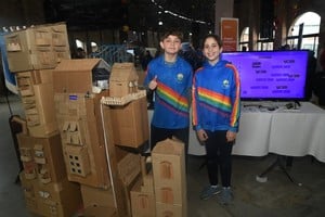 Feria Provincial de Proyectos de la Red de Comunidades de Aprendizajes este miércoles en La Redonda de la ciudad de Santa Fe.