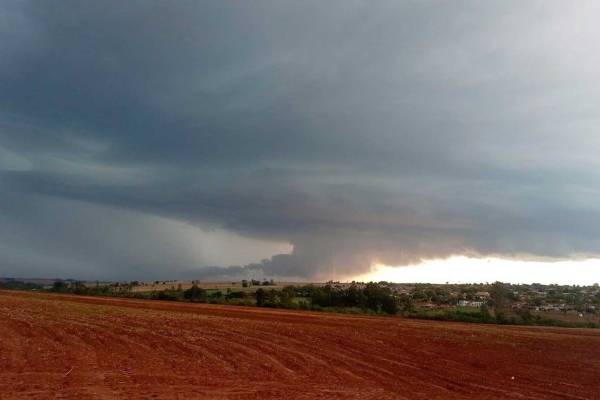 Continúan los fenómenos climáticos convectivos en el sur brasileño. @TempoOeste