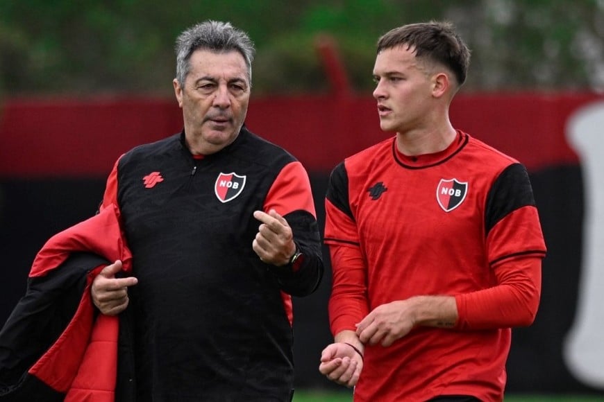 El técnico Kudelka y el capitán Reggiardo, listos para recibir a Vélez.