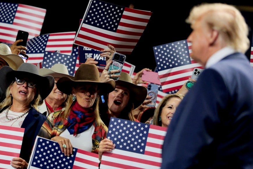 Supporters react as U.S. President Donald Trump arrives on stage at the Republican National Midterm Convention in Dallas, Texas, U.S., September 9, 2026. REUTERS/Evan Vucci TPX IMAGES OF THE DAY