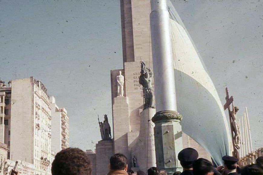 AR-ISHIR-FHH-IMNB-004 monumento ala bandera inauguracion ineditas