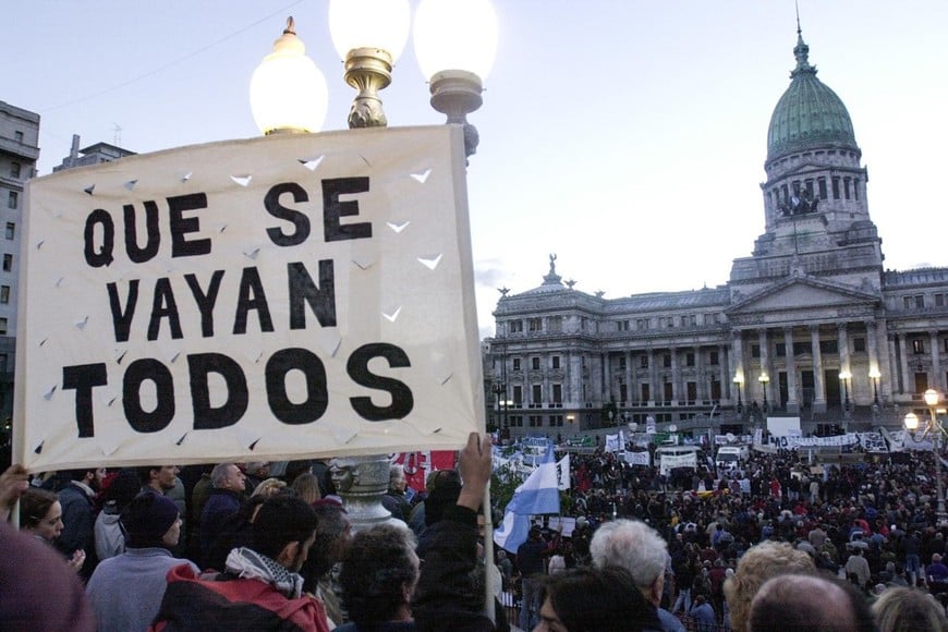 Todo un símbolo: "Que se vayan todos, que no quede ni uno solo". Frase utilizada como una suerte de grito de guerra, que se repitió en todas las marchas y movilizaciones luego de las históricas jornadas del 19 y 20 de diciembre de 2001.