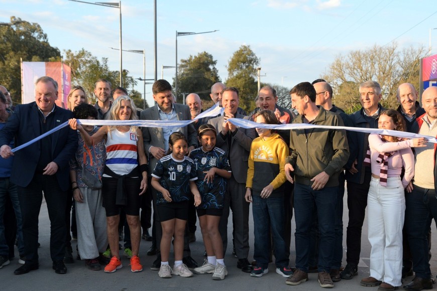 Se inauguró la nueva pista de atletismo en el CARD y la renovación del bulevar Tacca