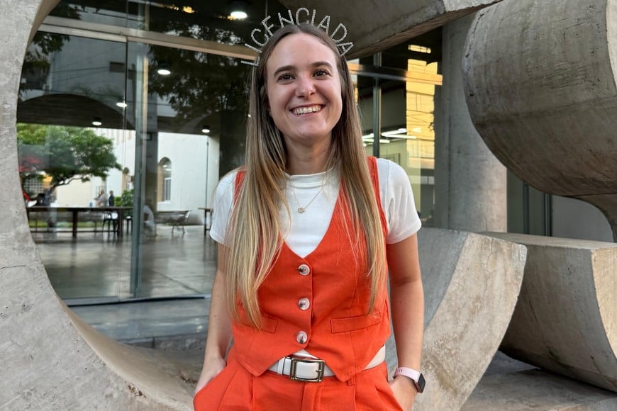 Milagros Vicino, licenciada en Ciencias de la Comunicación de la Facultad de Filosofía y Humanidades UCSF. Foto: Gentileza UCSF.