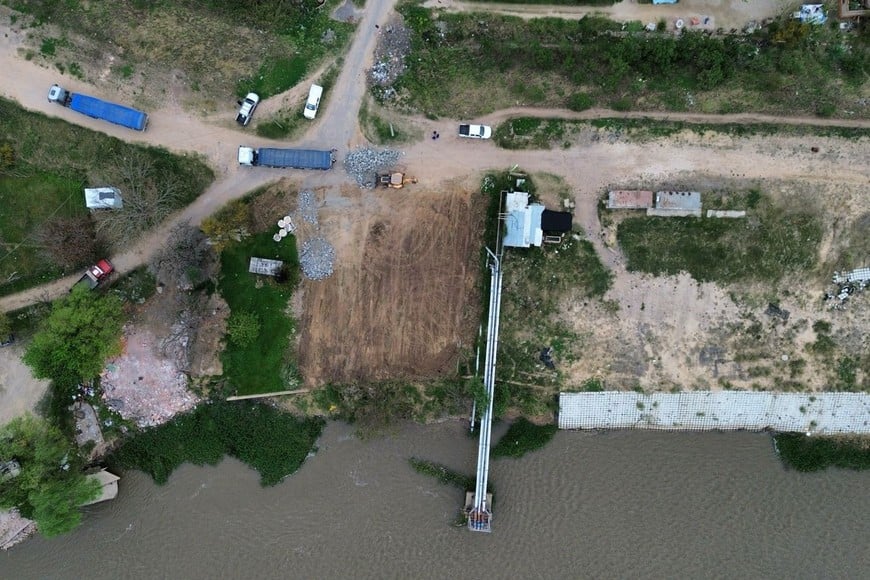 Con un avance del 85 %, avanzan las obras en el Terraplén Garello para proteger la toma de agua. Crédito: Gobierno de Santa Fe