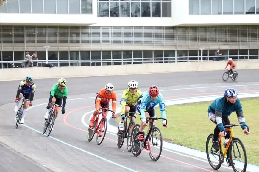 El ciclismo vuelve a vivirse en el óvalo venadense.