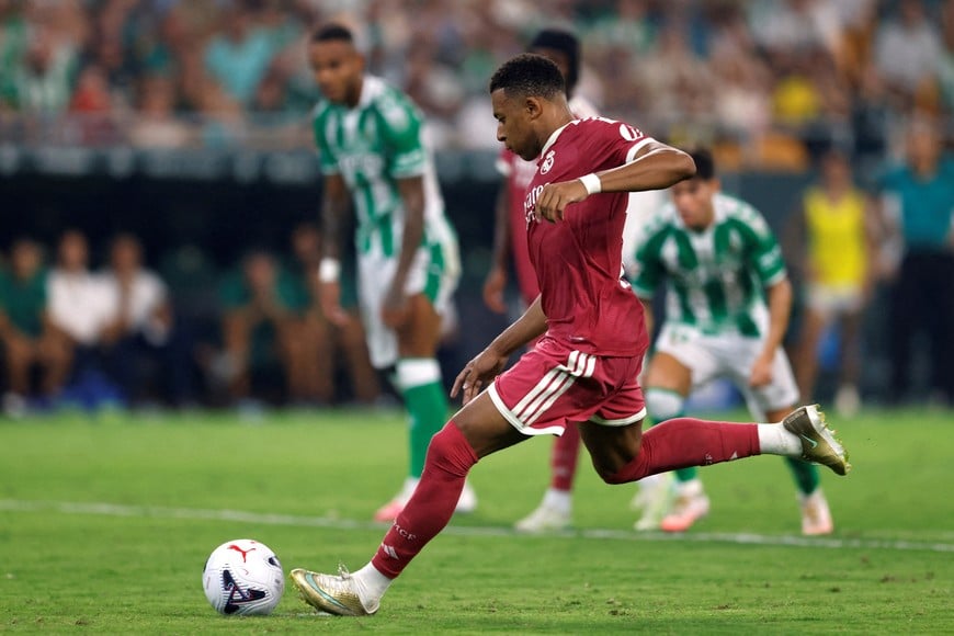 Soccer Football - LaLiga - Real Betis v Real Madrid - Estadio La Cartuja, Seville, Spain - September 4, 2026
Real Madrid's Kylian Mbappe has his penalty saved by Real Betis' Alvaro Valles REUTERS/Marcelo Del Pozo TPX IMAGES OF THE DAY